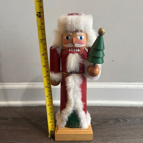 Santa Claus Nutcracker - Picture 7 of 7